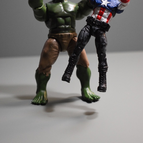 2011 hasbro Hulk And Captain America - Picture 3 of 6